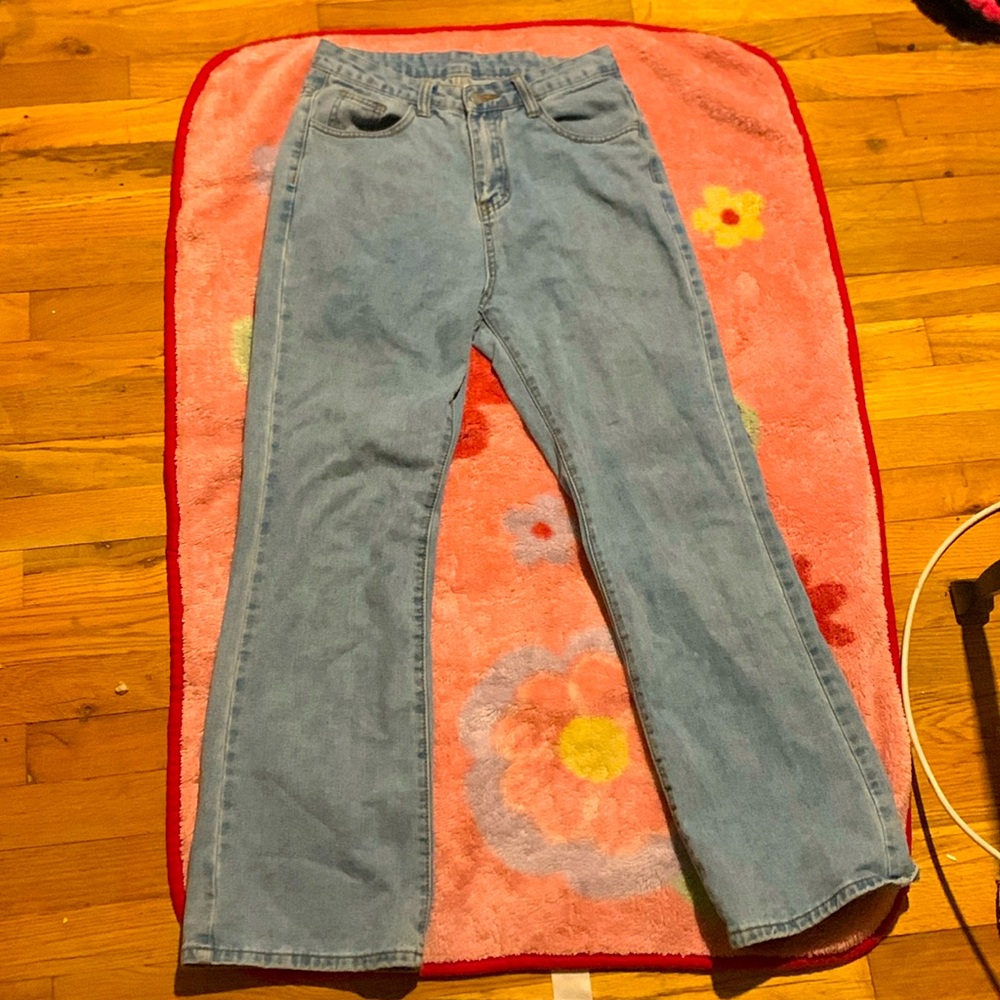 Baggy blue mom jeans